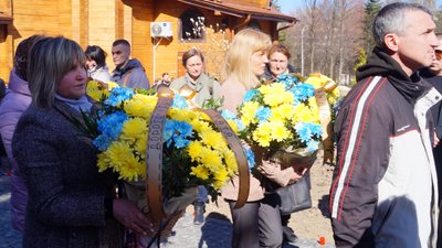 На Львівщині поховали загиблого на Донбасі 24-річного бійця-луганчанина На Львівщині поховали загиблого на Донбасі 24-річного бійця-луганчанина