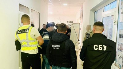 В Івано-Франківську керівник турагентства за 6 тис. доларів допомагав чоловікам виїхати за кордон — поліція В Івано-Франківську керівник турагентства за 6 тис. доларів допомагав чоловікам виїхати за кордон — поліція