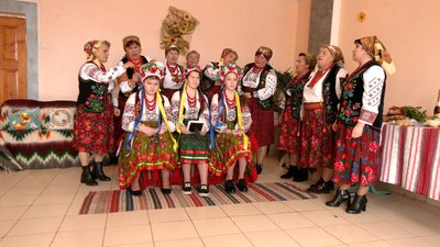 У Гвізді на Франківщині показали давній весільний обряд — збирання молодої на село У Гвізді на Франківщині показали давній весільний обряд — збирання молодої на село