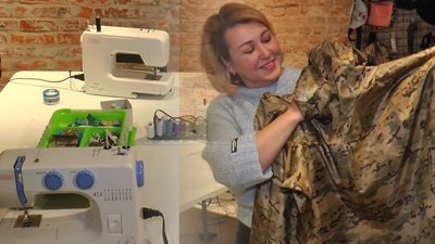 Раніше були панами, тепер — військові дощовики. Волонтери з Донбасу шиють плащі-намети для військових