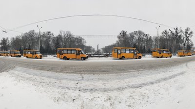 Маршрутки перед міськрадою Маршрутки перед міськрадою