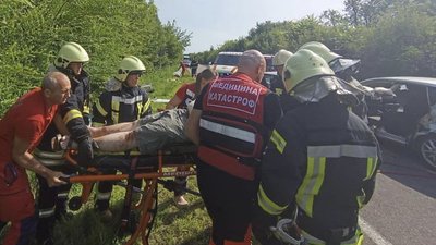 В Луцькому районі зіштовхнулися два легковики. Є загиблі і травмовані В Луцькому районі зіштовхнулися два легковики. Є загиблі і травмовані
