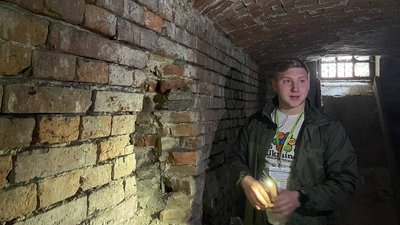 Волонтери ремонтують сторічний будинок в Чернівцях, аби створити там шелтер для вимушених переселенців Волонтери ремонтують сторічний будинок в Чернівцях, аби створити там шелтер для вимушених переселенців