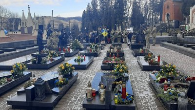 На Личаківському кладовищі вшанували Героїв Крут На Личаківському кладовищі вшанували Героїв Крут