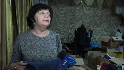 У Житомирі кілька тисяч людей отримали допомогу у гуманітарному штабі при міському палаці культури У Житомирі кілька тисяч людей отримали допомогу у гуманітарному штабі при міському палаці культури