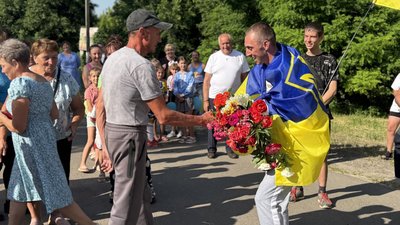 Звільнений з полону морпіх Дмитро Єрошин повернувся на Миколаївщину