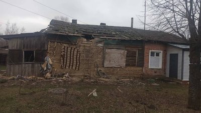 Через обстріли зі сторони РФ у Середино-Будській громаді на Сумщині пошкоджені два будинки та електромережі Через обстріли зі сторони РФ у Середино-Будській громаді на Сумщині пошкоджені два будинки та електромережі