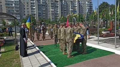На Смолянському цвинтарі у Житомирі попрощалися із трьома військовими, які загинули на Херсонщині На Смолянському цвинтарі у Житомирі попрощалися із трьома військовими, які загинули на Херсонщині