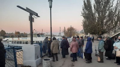"Червона" зона карантину: як на Херсонщині працюють річкові перевезення "Червона" зона карантину: як на Херсонщині працюють річкові перевезення
