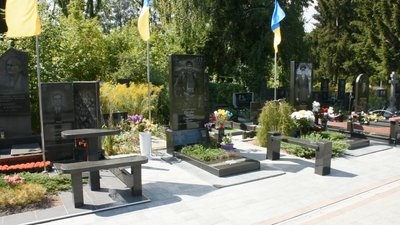 Могила Антона Цедіка на Алеї Героїв, що на міському кладовищі Могила Антона Цедіка на Алеї Героїв, що на міському кладовищі