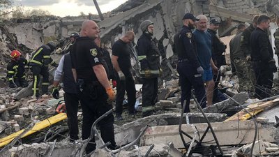 РФ завдала удару по селу Гроза Куп'янського району "Іскандером": загинули понад 50 людей РФ завдала удару по селу Гроза Куп'янського району "Іскандером": загинули понад 50 людей