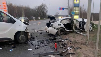 На Вінниччині в трьох аваріях травмувались семеро людей, серед них двоє дітей На Вінниччині в трьох аваріях травмувались семеро людей, серед них двоє дітей