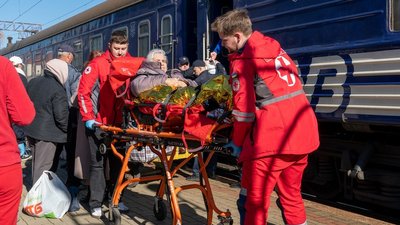 У Тернополі зустріли еквакуйованих з Донеччини, евакуйовані жителі Донеччини, Тернопіль