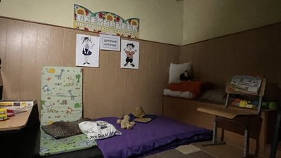 У П'ятихатках дев'ятий місяць люди живуть у шкільному підвалі: їхні будинки без опалення