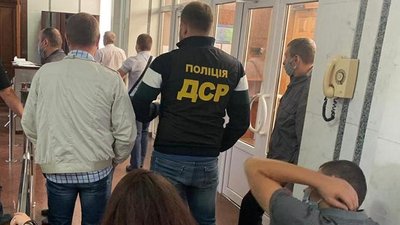 Високопосадовців із Тернопільщини підозрюють у розтраті конфіскованого майна