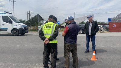 На Закарпатті понад п'ять тисяч водіїв вантажних автомолів скористалися послугою "Електронна черга" за 5 днів роботи На Закарпатті понад п'ять тисяч водіїв вантажних автомолів скористалися послугою "Електронна черга" за 5 днів роботи