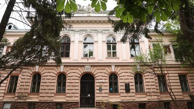 Будинок лікаря, найпрестижніша аптека та пологовий. Історії трьох будинків у Чернівцях Будинок лікаря, найпрестижніша аптека та пологовий. Історії трьох будинків у Чернівцях