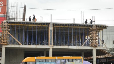 “Дисгармонійна забудова”: що будують поблизу універмагу у Сумах?