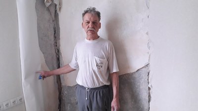 У Запоріжжі через підтоплення руйнується будинок: що кажуть в управляючій компанії У Запоріжжі через підтоплення руйнується будинок: що кажуть в управляючій компанії