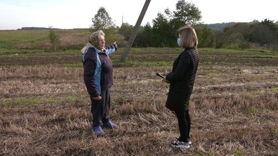Через похилену опору жінка не може зорати город. Історія з рівненського села Через похилену опору жінка не може зорати город. Історія з рівненського села
