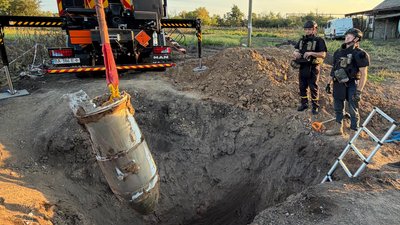 На Кіровоградщині піротехніки та вибухотехніки дістали ракету Х-59 із бойовою частиною, яка не здетонувала