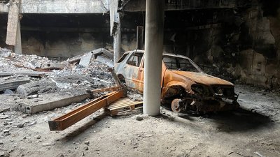 Понівечена після ракетного удару РФ по Дніпру автівка стане експонатом в музеї