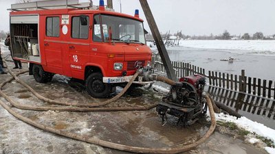 Наслідки негоди: рятувальники Житомирщини відкачали майже пів тисячі кубометрів води із приватних садиб Наслідки негоди: рятувальники Житомирщини відкачали майже пів тисячі кубометрів води із приватних садиб