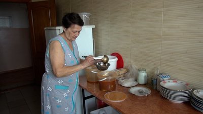 В Бахмуті готують гарячі обіди для вимушених переселенців В Бахмуті готують гарячі обіди для вимушених переселенців