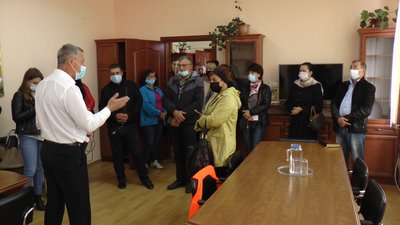 Під стінами Івано-Франківської ОДА селяни вимагали ремонту дороги
