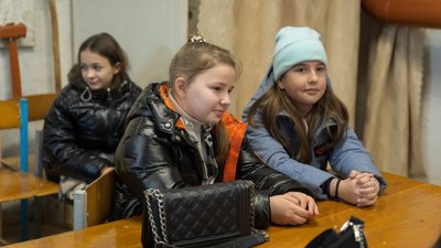 Ігри, малювання, заняття для розвитку. На Дніпропетровщині облаштували центри психологічної підтримки для дітей Ігри, малювання, заняття для розвитку. На Дніпропетровщині облаштували центри психологічної підтримки для дітей
