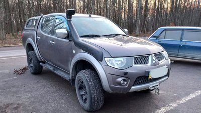 Віз 42 кілограми бурштину: на блокпосту поліція зупинила жителя Житомирщини Віз 42 кілограми бурштину: на блокпосту поліція зупинила жителя Житомирщини