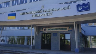 Сакури та магнолії: на території хмельницького університету висаджуватимуть нові дерева