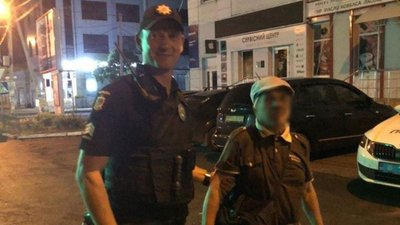 Херсонські патрульні повернули додому 81-річного чоловіка, який заблукав