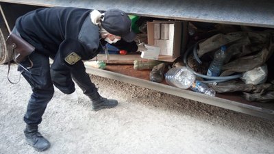 На Закарпатті прикордонники затримали рефрижератор з контрабандними ліками