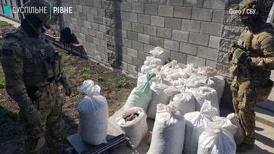 У Рівному СБУ вилучила в учасників організованої групи понад 600 кілограмів бурштину
