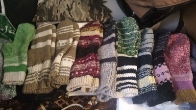 Шиють і в'яжуть: "Бабусин батальйон" на Житомирщині допомагає ЗСУ