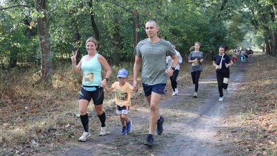 "Забіг у Топольках". В Олександрійській громаді на Кіровоградщині влаштували благодійний марафон "Забіг у Топольках". В Олександрійській громаді на Кіровоградщині влаштували благодійний марафон