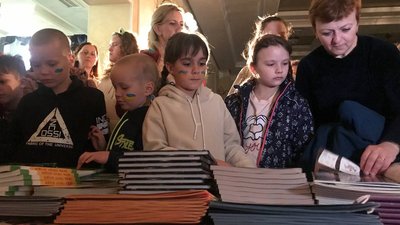 "Українським дітям – українську книгу": у Тернополі організували благодійну акцію