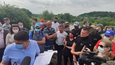 На Тернопільщині люди протестують проти "Мишковицької мікроГЕС" На Тернопільщині люди протестують проти "Мишковицької мікроГЕС"