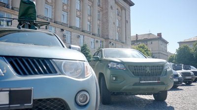 Передали десять автівок: черкаські військові отримали допомогу Передали десять автівок: черкаські військові отримали допомогу