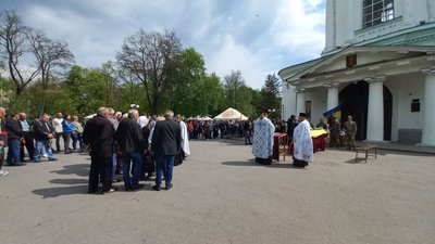 У Полтаві прощаються із бійцем Віталієм Качалкою У Полтаві прощаються із бійцем Віталієм Качалкою