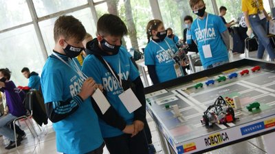 Черкаські робототехніки привезли нагороди із всеукраїнських змагань