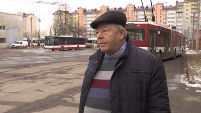 В Івано-Франківську провели на пенсію найстаршого водія тролейбуса В Івано-Франківську провели на пенсію найстаршого водія тролейбуса