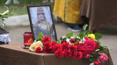 "Він для всієї Свеси був "наш Женя". На Шосткинщині попрощалися з воїном Євгеном Анікушиним
