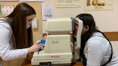 Лікарі повернули зір: переселенка з Донеччини змогла побачити доньку за два місяці після народження Лікарі повернули зір: переселенка з Донеччини змогла побачити доньку за два місяці після народження