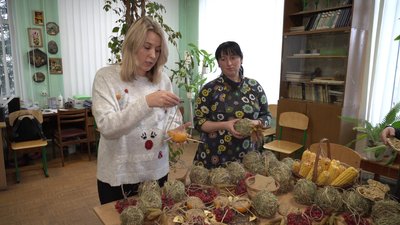 Керівниця гуртків екоцентру Наталя Батюх Керівниця гуртків екоцентру Наталя Батюх