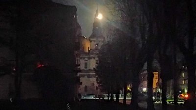 Нічний Тернопіль без вуличного світла: фотограф зробив знімки міста під місячним сяйвом Нічний Тернопіль без вуличного світла: фотограф зробив знімки міста під місячним сяйвом