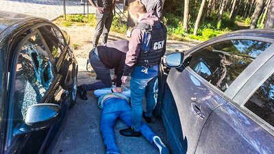 У Кропивницькому на хабарі затримали начальника Льотної академії У Кропивницькому на хабарі затримали начальника Льотної академії