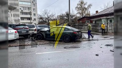 У Чернігові внаслідок аварії госпіталізували пасажирку одного із автомобілей