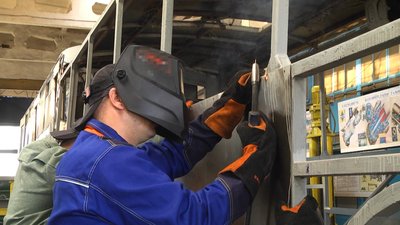 450 тисяч - на підготовку у Хмельницькому електрозварювальників з числа переселенців